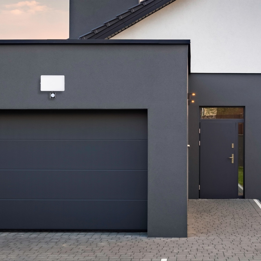 LED-ulkovalonheitin anturilla LED/50W/230V 5000K IP44