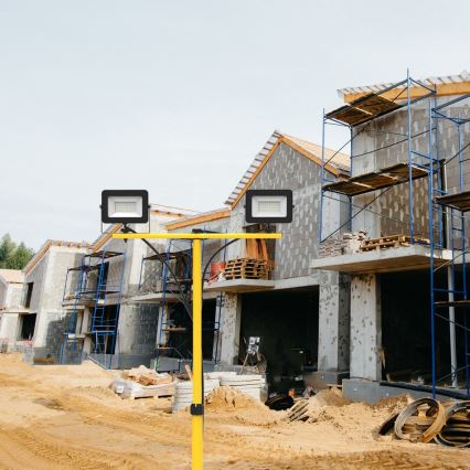 LED-valaisin jalustalla 2xLED/30W/230V 4000K IP44