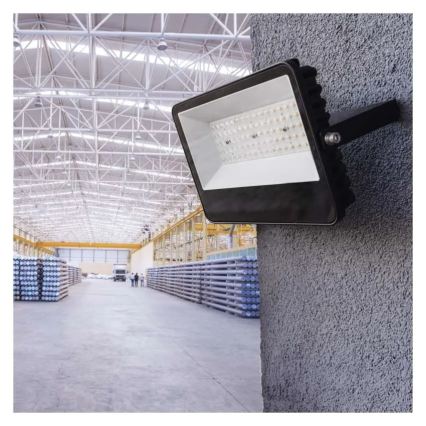 LED-valonheitin AVENO LED/48W/230V 4000K 7200 lm IP66 musta