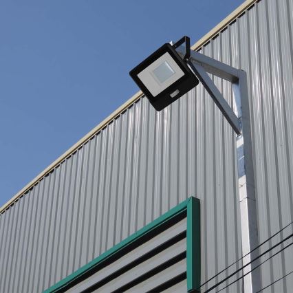 LED-valaisin liiketunnistimella LED/50W/230V 6500K IP65 musta