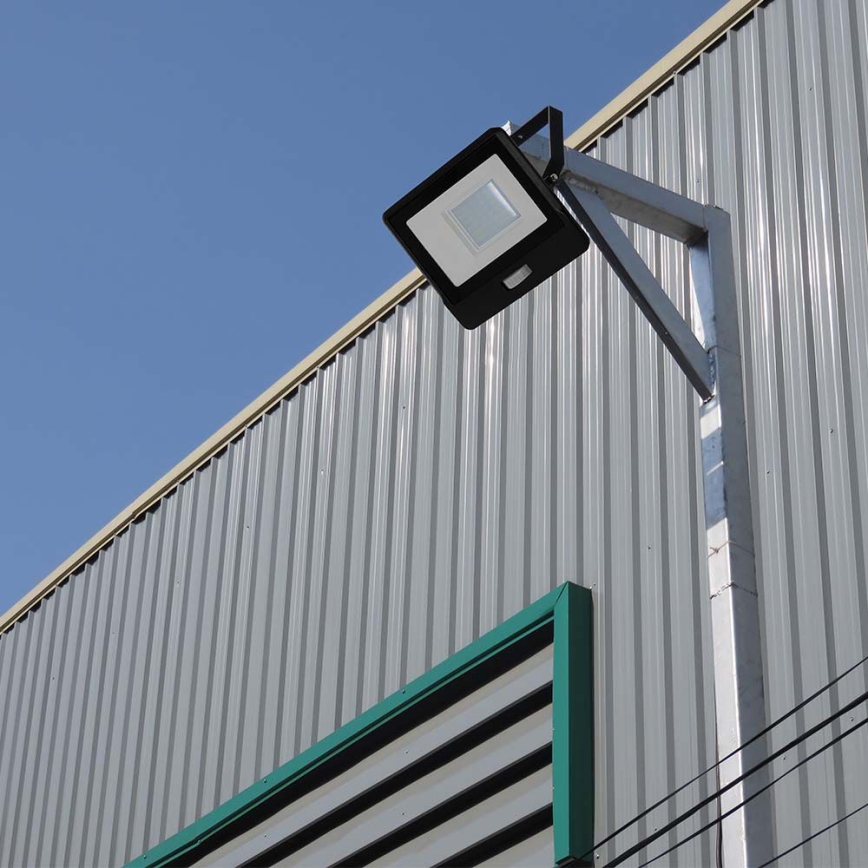 LED-valaisin liiketunnistimella LED/50W/230V 6500K IP65 musta