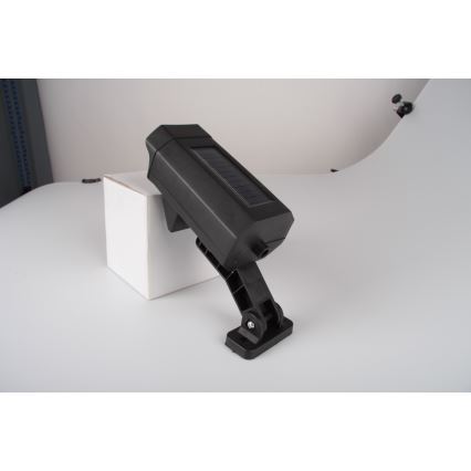 LED-valevalvontakamera anturilla ja aurinkopaneelilla LED/5W/5,5V 800 mAh IP65 + kaukosäädin