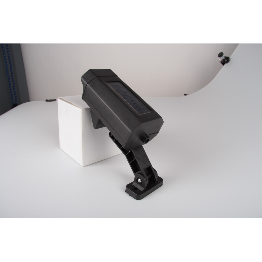 LED-valevalvontakamera anturilla ja aurinkopaneelilla LED/5W/5,5V 800 mAh IP65 + kaukosäädin