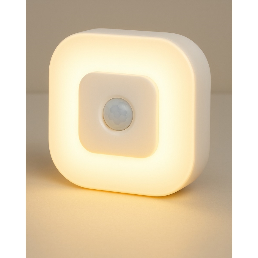 LED-yövalo anturilla LED/0,5W/4,5V 3xAAA valkoinen