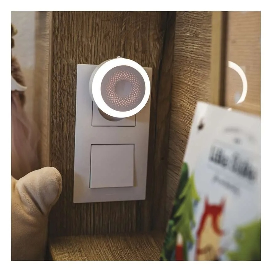 LED-yövalo pistorasiaan LED/0,5W/230V