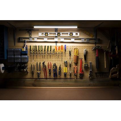 Ledvance - LED-alasvalaisin anturilla BATTEN LED/8W/230V 60 cm