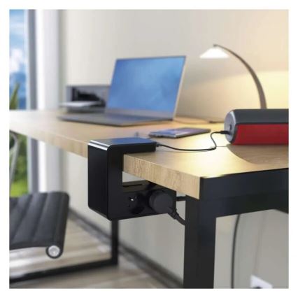 Legrand 050412 - Jatkokaapeli katkaisimella pöytälevyyn 4Z Tyyppi E + 2x USB-A 1,5m musta