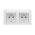 Legrand - Kaksinkertainen ulkopistorasia kotikäyttöön kehyksellä NILOE STEP 250V IP44 valkoinen