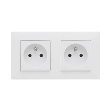 Legrand - Kaksoispistorasia kotikäyttöön kehyksellä NILOE STEP 250V valkoinen