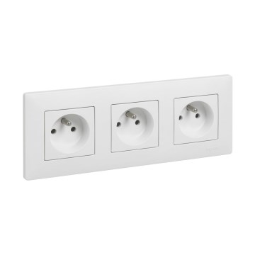 Legrand - Kodin kolminkertainen pistorasia kehyksellä NILOE STEP 250V valkoinen