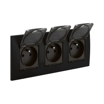 Legrand - Kolmoispistorasia ulkokäyttöön NILOE 250V IP44 musta
