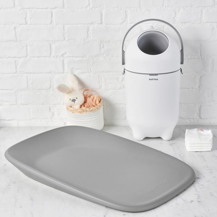 Nattou - Vaipparoskis ja hoitoalusta SOFTY 50x70 cm valkoinen/harmaa