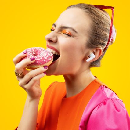 Niceboy Pins 4 PRO - Langattomat kuulokkeet ANC:llä 380 mAh + 2x 35 mAh IP54 valkoinen