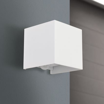 LED Ulkoseinävalaisin liiketunnistimella ja hämäräkytkimellä CUBE-S LED/13W/230V IP54 valkoinen