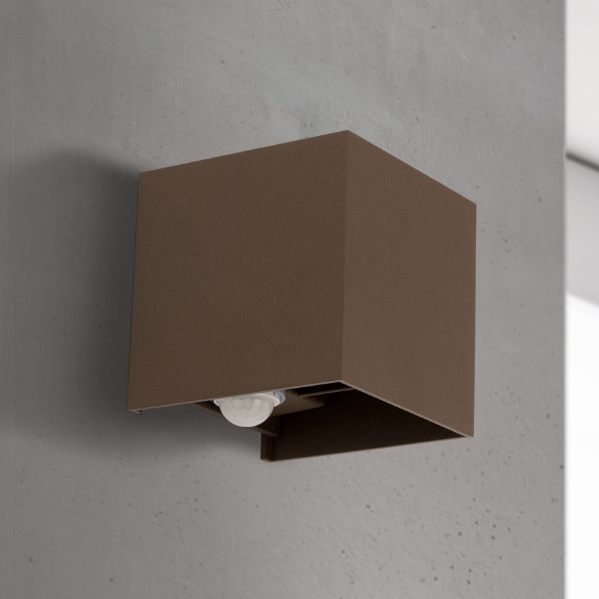 Ulkoseinävalaisin liiketunnistimella ja hämäräkytkimellä CUBE-S LED/13W/230V IP54 ruskea