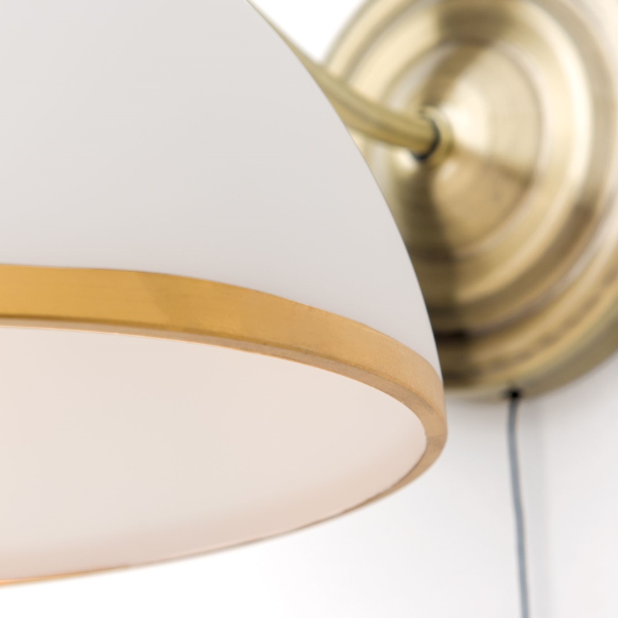 Seinävalaisin OLD LAMP 1xE27/40W/230V valkoinen/messinki