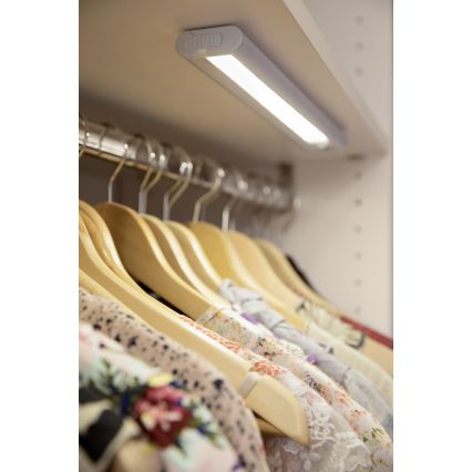 Osram - LINEARLED alakaapin LED-valaisin liike- ja hämärätunnistimella LED/2,9W/9V 6xAA 4000K 31,4 cm valkoinen
