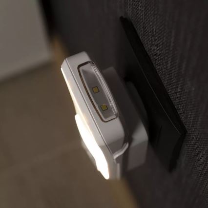 Osram - pistokkeellinen LED-yövalo liiketunnistimella LUNETTA LED/2W/230V