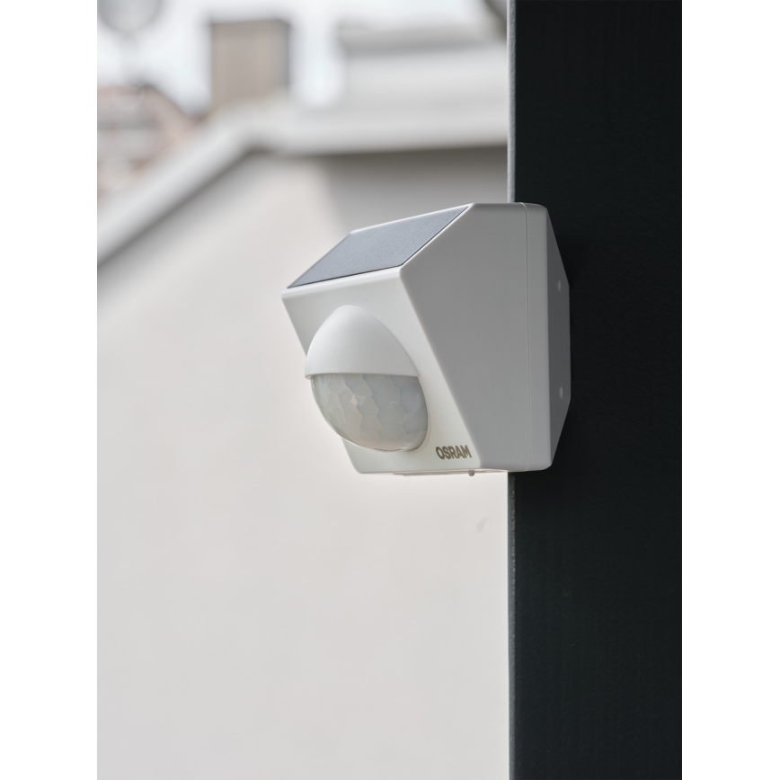 Osram - Ulkokäyttöön aurinkokennolla toimiva liiketunnistin SMART+ 3,7V valkoinen IP65 Wi-Fi 800 mAh