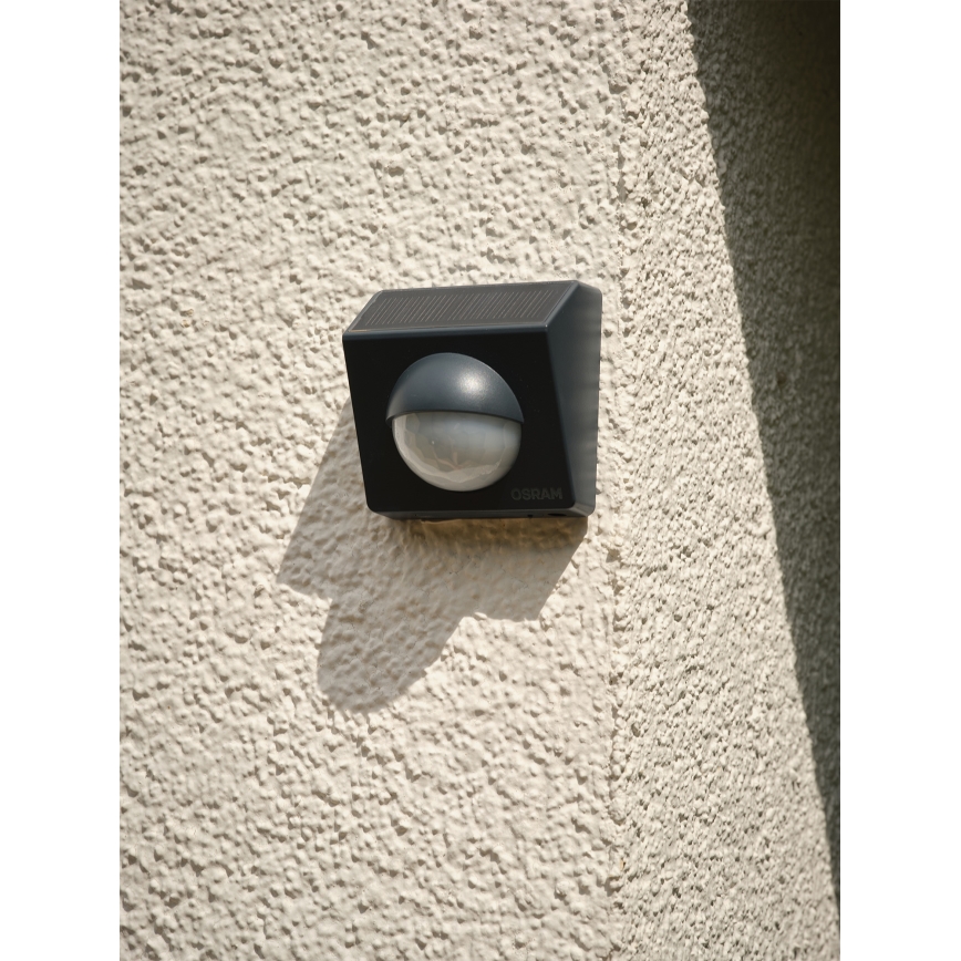Osram - Ulkokäyttöön suunniteltu aurinkoenergialla toimiva liiketunnistin SMART+ 3,7 V antrasiitti IP65 Wi‑Fi 800 mAh