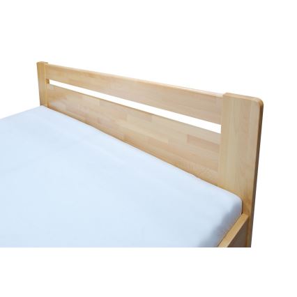 Parivuode, jossa on sänky ja säilytystilaa massiivista AMARA 180x200 cm pyökkiä