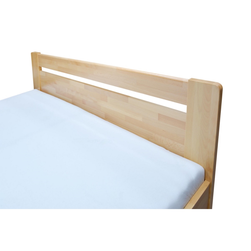 Parivuode, jossa on sänky ja säilytystilaa massiivista AMARA 180x200 cm pyökkiä