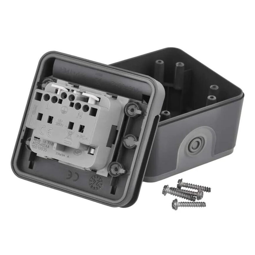 Pistorasia kosteaan ympäristöön IP55