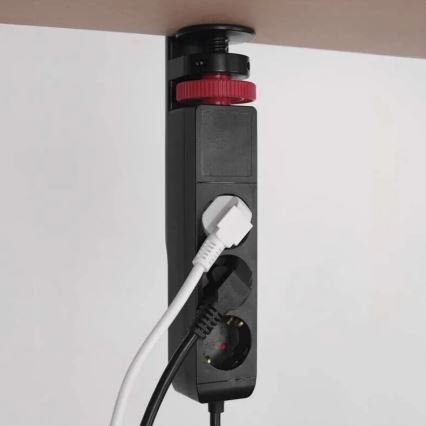 Jatkojohto pöytäkiinnityksellä 3 pistorasiaa + 3x USB 1,5 m musta