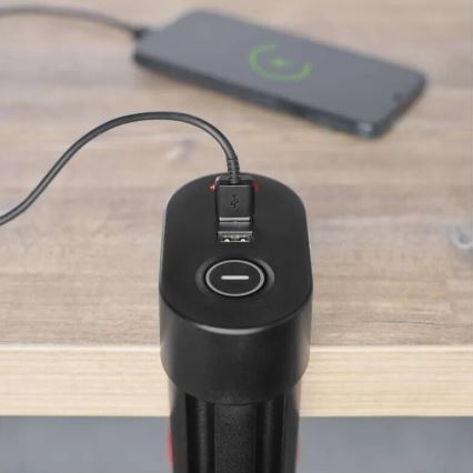 Jatkojohto pöytäkiinnityksellä 3 pistorasiaa + 3x USB 1,5 m musta