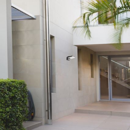 Rabalux - LED himmennettävä aurinkokennoseinävalaisin sensorilla LED/4,4W/3,7V IP54 musta 2200 mAh