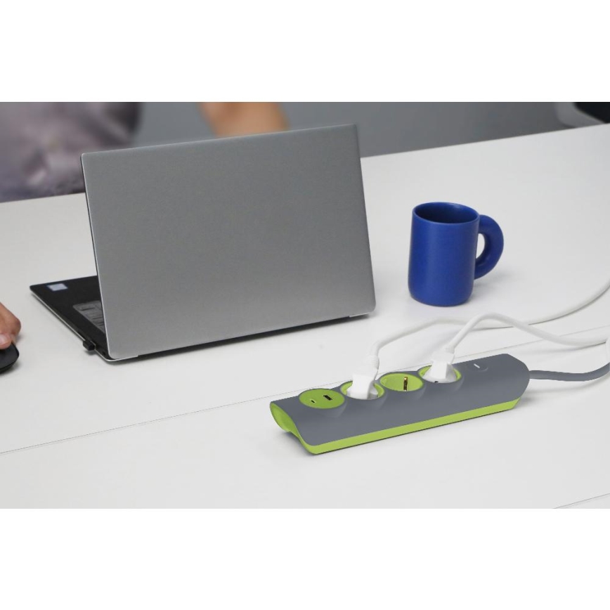 Retlux – jatkojohto kytkimellä, 3 pistorasiaa, tyyppi E + 1 x USB-A + 1 x USB-C, 1,4 m, harmaa