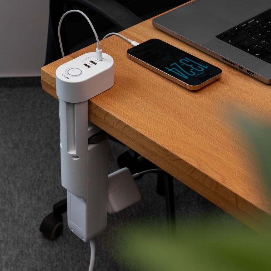 Jatkojohto pöytäkiinnityksellä 3 pistorasiaa (E-tyyppi) + 2xUSB-A + 1xUSB-C 1,5m valkoinen