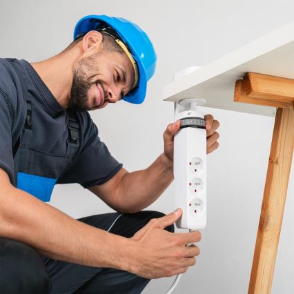 Jatkojohto pöytäkiinnityksellä 3 pistorasiaa (E-tyyppi) + 2xUSB-A + 1xUSB-C 1,5m valkoinen