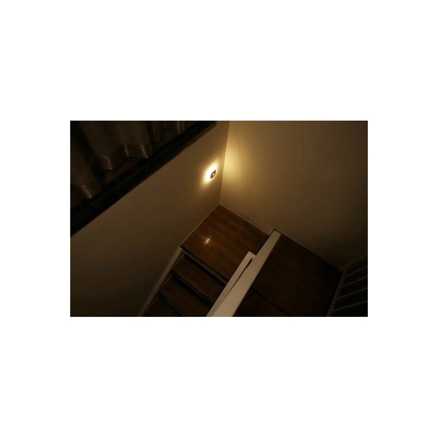 LED-yövalo anturilla LED/0,45W/3xAAA 3000K valkoinen