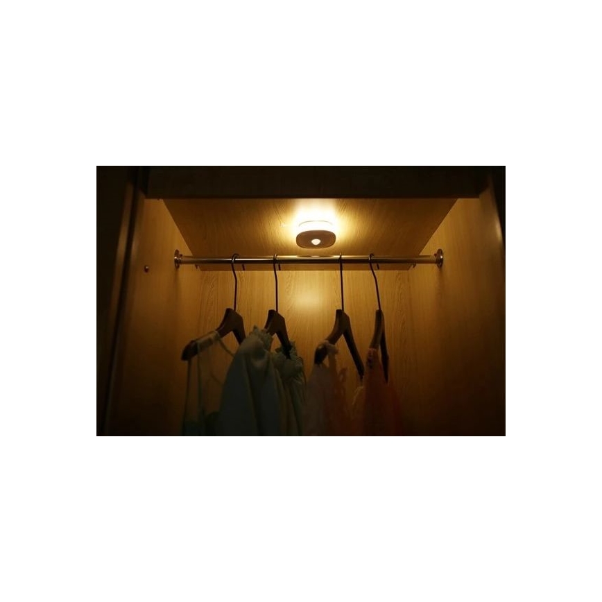 LED-yövalo anturilla LED/0,45W/3xAAA 3000K valkoinen