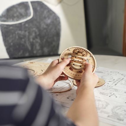 RoboTime - 3D puinen mekaaninen palapeli Hehkuva maapallo