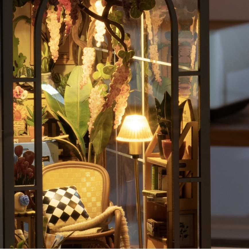 RoboTime - LED Kirjapidike Puutarha talo 3D puzzle 2xAAA