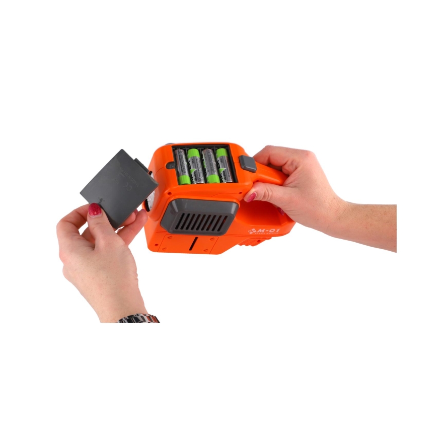 Ruohonleikkuri saippuakuplakoneella ja valolla 4xAA