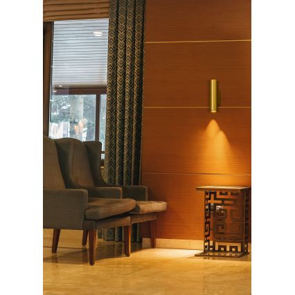 Searchlight - Seinävalaisin BEACON 2xGU10/10W/230V kulta