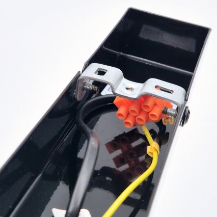 Seinävalaisin ASTRID 1xE27/60W/230V kiiltävä musta