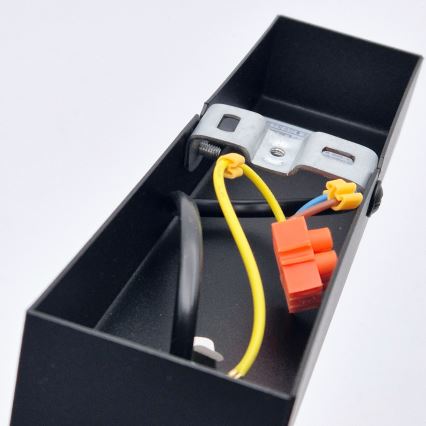 Seinävalaisin ASTRID 1xE27/60W/230V matta musta