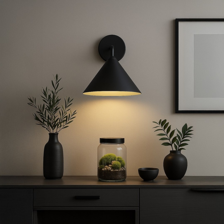 Seinävalaisin CAPITAL 1xGX53/15W/230V musta