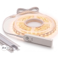 SETTI 1x liiketunnistimella varustettu LED-nauha FLEX LED/3,6W/4xAA 2 m + 2x upotettava profiili 1 m hopea/valkoinen
