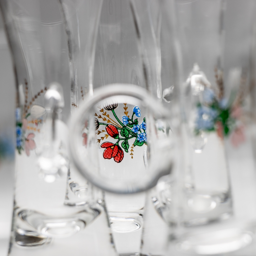 Setti 6x liköörilasi kahvalla läpinäkyvä kukka-aihe nro. 5