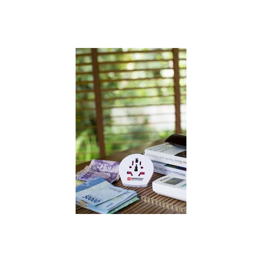 SKROSS - Yleismatkasovitin 230V