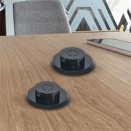 Sisäänrakennettu USB Laturi USB A+C musta