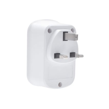 Matka-adapteri UK-pistorasiaan 230V 2x USB-A + 1x USB-C