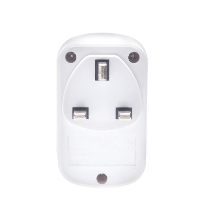 Matka-adapteri UK-pistorasiaan 230V 2x USB-A + 1x USB-C