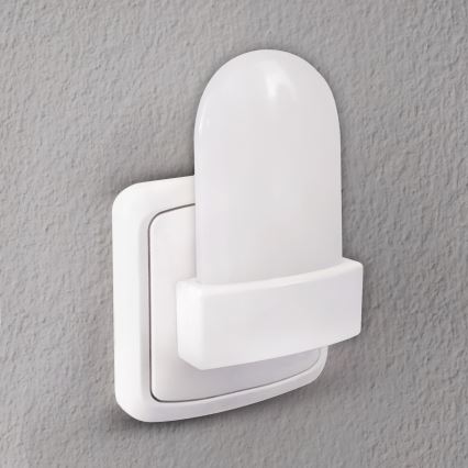 LED RGB -suuntapistorasiavalo anturilla LED/0,5W/230V