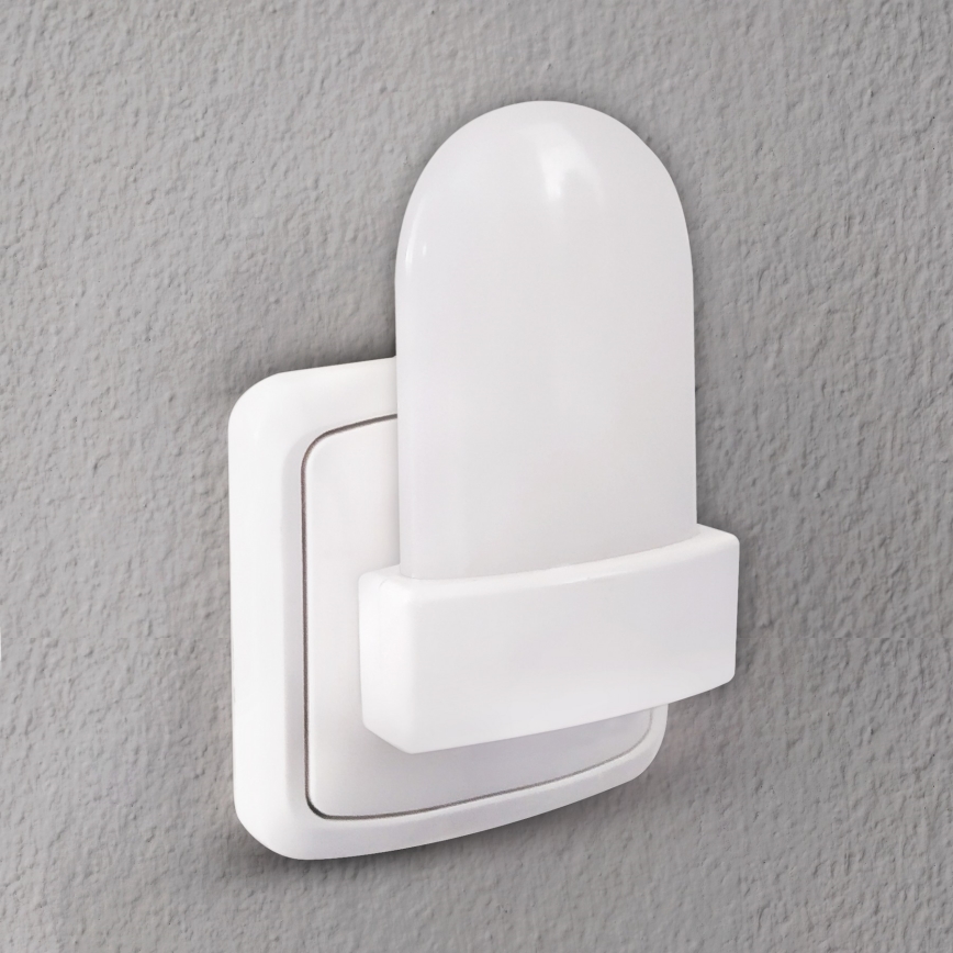 LED RGB -suuntapistorasiavalo anturilla LED/0,5W/230V